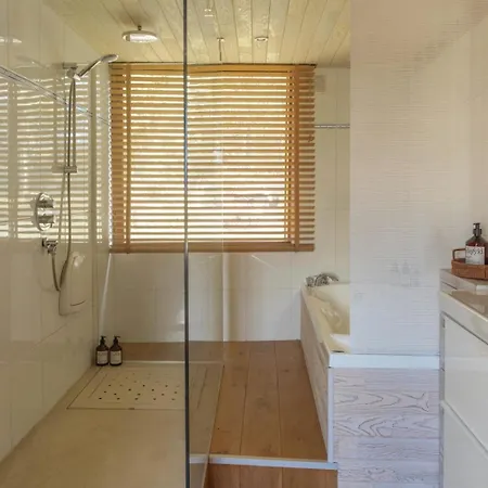 Harmony Homes - Le Bleu - Indoor Pool Sauna & Semesterbostad